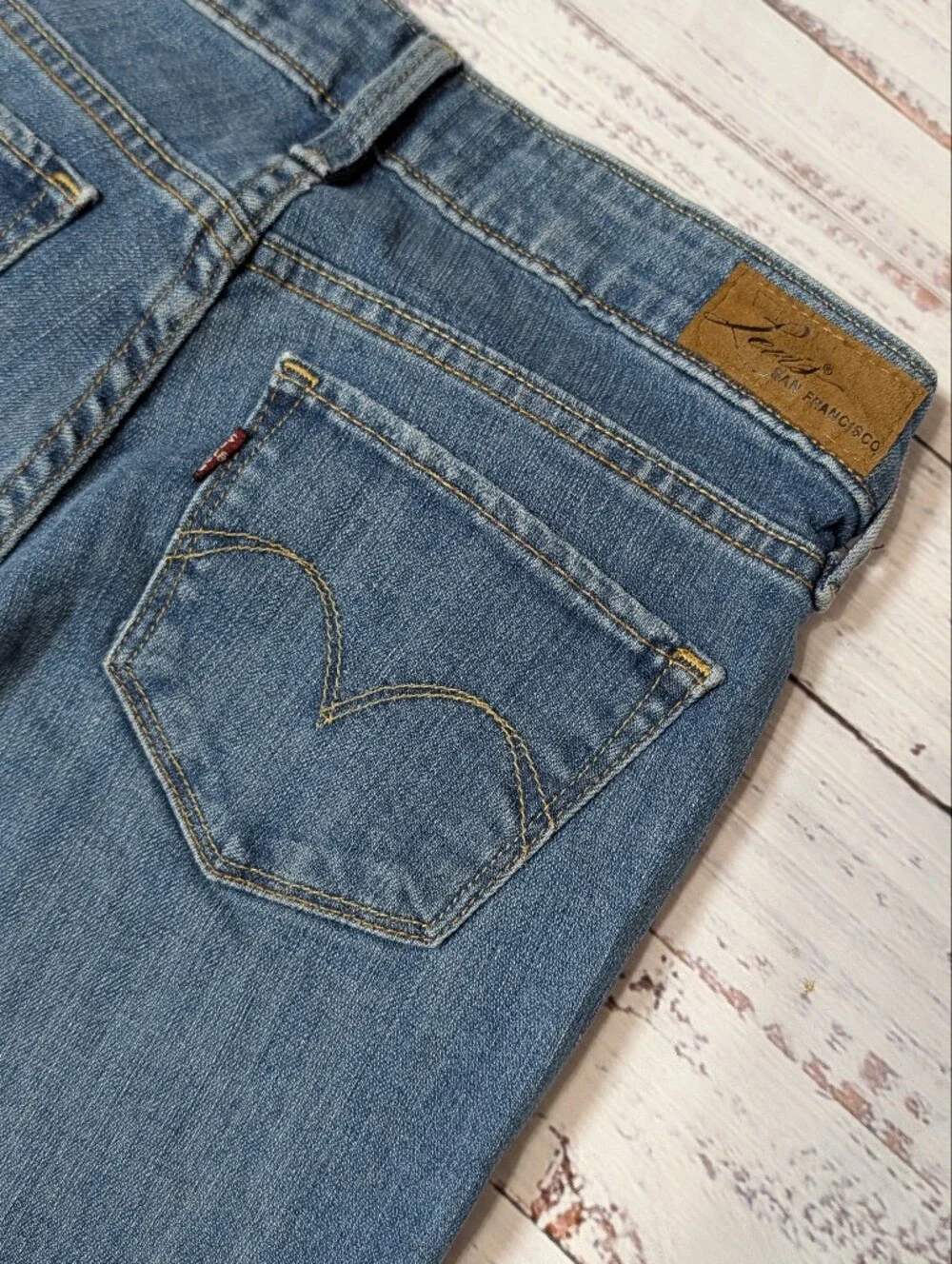 Rare Levi's Slight Curve Classic Rise Bootcut Jeans Size 0/25